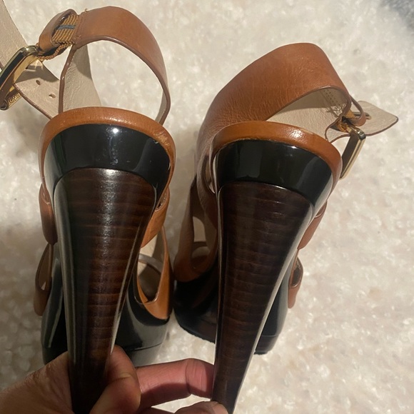 😍 Michael Kors Carla Cognac Brown Leather
Platform Sandal✨ - Picture 6 of 14